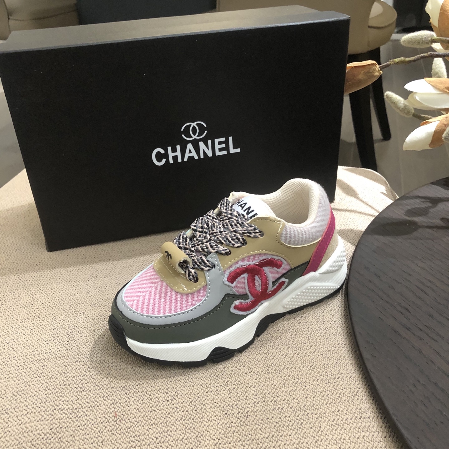 Children's shoes child